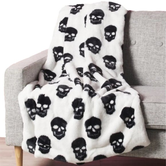 Cynthia Rowley Halloween Black SKULL Soft Faux Fur Throw Blanket White Designer